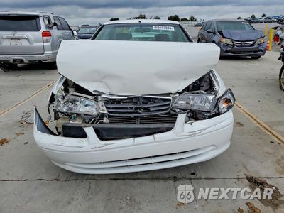 Piąte zdjęcie samochodu w środku: 2000 TOYOTA CAMRY VIN:4T1BG22K4YU760978 - miniatura