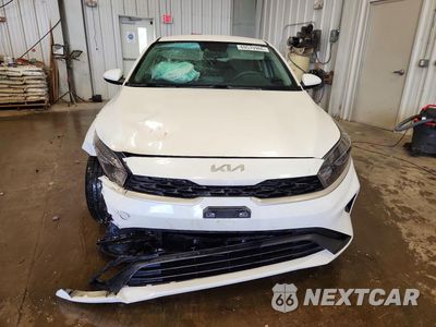 Piąte zdjęcie samochodu w środku: 2022 KIA FORTE LXS VIN:3KPF24AD0NE430882 - miniatura