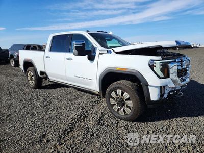 Czwarte zdjęcie samochodu z boku: 2025 GMC SIERRA K3500 DENALI VIN:1GT4UWEY4SF359407 - miniatura