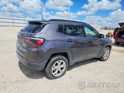 Trzecie zdjęcie samochodu z tyłu: 2024 JEEP COMPASS LATITUDE VIN:3C4NJDBN0RT138690 - miniatura