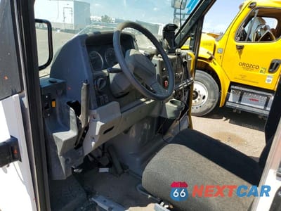 Zdjęcie 8 z 13 samochodu: 2018 ISUZU REACH DELIVERY TRUCK VIN:JALB4T174J7W01459 - miniatura