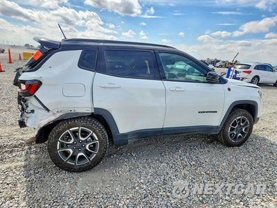 Trzecie zdjęcie samochodu z tyłu: 2025 JEEP COMPASS TRAILHAWK VIN:3C4NJDDN3ST520893 - miniatura