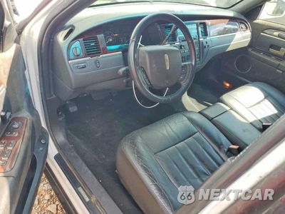 Zdjęcie 8 z 13 samochodu: 2007 LINCOLN TOWN CAR EXECUTIVE VIN:1L1FM88W07Y604372 - miniatura