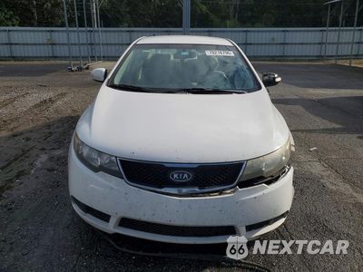 Piąte zdjęcie samochodu w środku: 2010 KIA FORTE EX VIN:KNAFU4A20A5824085 - miniatura