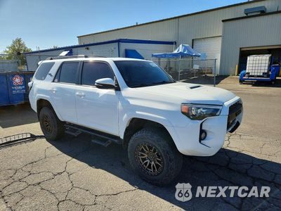 Czwarte zdjęcie samochodu z boku: 2020 TOYOTA 4RUNNER TRD OFF-ROAD PREMIUM VIN:JTEBU5JR8L5738123 - miniatura