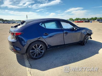 Trzecie zdjęcie samochodu z tyłu: 2021 MAZDA 3 PREFERRED VIN:JM1BPBLL3M1404206 - miniatura