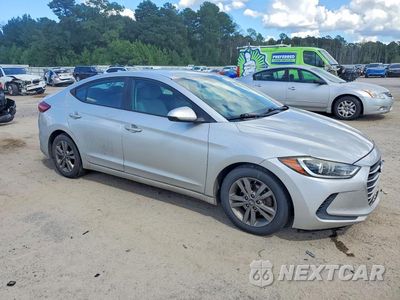 Czwarte zdjęcie samochodu z boku: 2017 HYUNDAI ELANTRA SE VIN:5NPD84LF4HH123655 - miniatura
