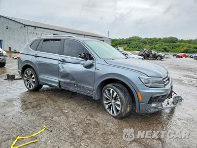 Czwarte zdjęcie samochodu z boku: 2021 VOLKSWAGEN TIGUAN SEL PREMIUM R-LINE VIN:3VV4B7AX8MM158039 - miniatura