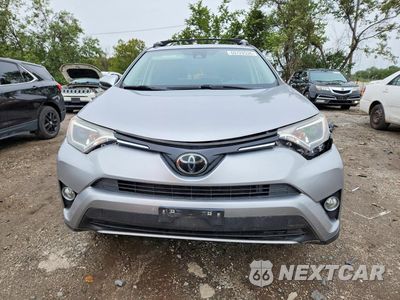 Piąte zdjęcie samochodu w środku: 2018 TOYOTA RAV4 XLE VIN:JTMRFREV0JD253621 - miniatura