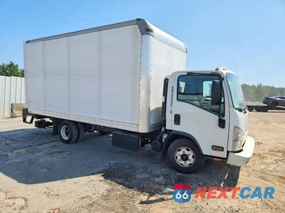 Czwarte zdjęcie samochodu z boku: 2015 ISUZU NPR HD BOX TRUCK VIN:JALC4W166F7005841 - miniatura