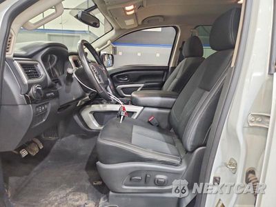 Zdjęcie 7 z 12 samochodu: 2018 NISSAN TITAN SV VIN:1N6AA1E59JN534689 - miniatura