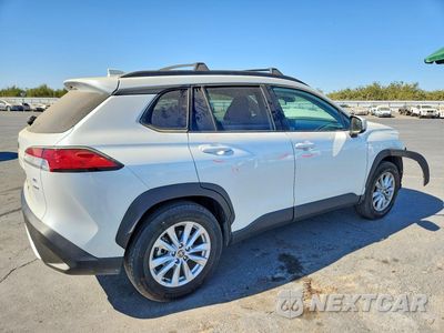 Trzecie zdjęcie samochodu z tyłu: 2024 TOYOTA COROLLA CROSS LE VIN:7MUBAABGXRV109684 - miniatura