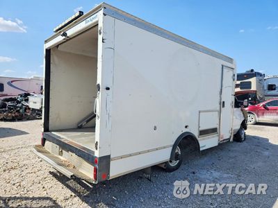 Trzecie zdjęcie samochodu z tyłu: 2018 FORD E450 DELIVERY TRUCK VIN:1FDXE4FS3JDC41301 - miniatura