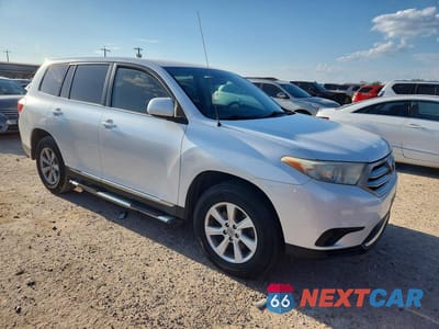 Czwarte zdjęcie samochodu z boku: 2012 TOYOTA HIGHLANDER BASE VIN:5TDZK3EH8CS071904 - miniatura