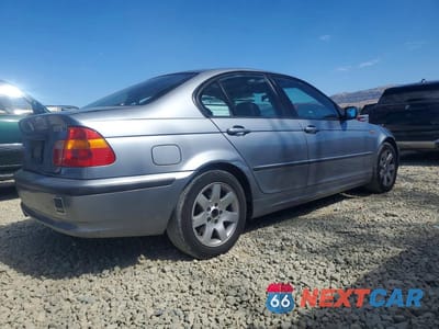 Trzecie zdjęcie samochodu z tyłu: 2005 BMW 325 I VIN:WBAEV33465KN98854 - miniatura