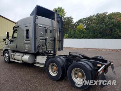 Drugie zdjęcie samochodu z przodu: 2015 FREIGHTLINER CASCADIA SEMI TRUCK VIN:1FVXGF005FLGJ7504 - miniatura