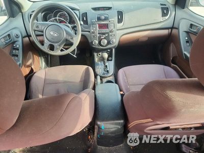 Zdjęcie 8 z 12 samochodu: 2010 KIA FORTE EX VIN:KNAFU4A2XA5849169 - miniatura