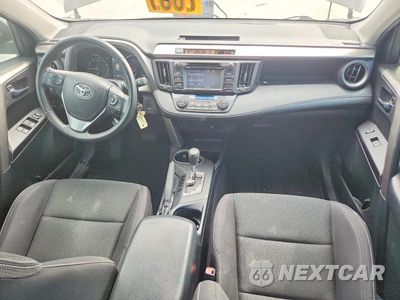 Zdjęcie 8 z 13 samochodu: 2017 TOYOTA RAV4 XLE VIN:JTMWFREV3HJ130541 - miniatura