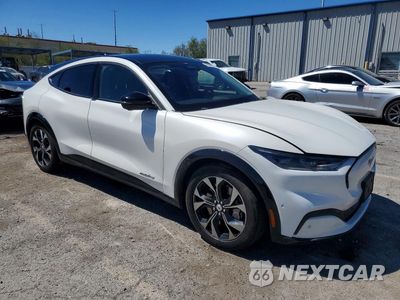 Czwarte zdjęcie samochodu z boku: 2021 FORD MUSTANG MACH-E PREMIUM VIN:3FMTK3RM0MMA25509 - miniatura