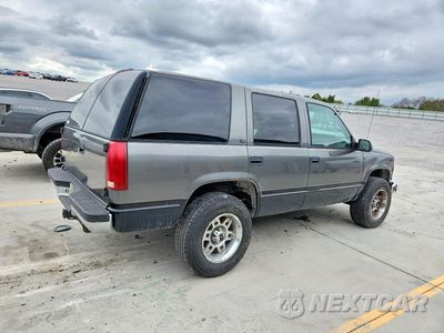 Trzecie zdjęcie samochodu z tyłu: 1999 CHEVROLET TAHOE K1500 VIN:1GNEK13R3XJ463200 - miniatura