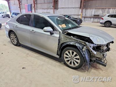 Czwarte zdjęcie samochodu z boku: 2020 TOYOTA CAMRY LE VIN:4T1C11AK8LU399409 - miniatura