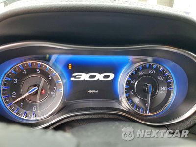 Zdjęcie 9 z 13 samochodu: 2019 CHRYSLER 300 TOURING VIN:2C3CCAAG0KH746103 - miniatura