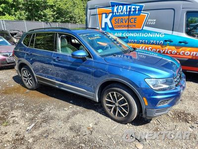 Czwarte zdjęcie samochodu z boku: 2020 VOLKSWAGEN TIGUAN SE VIN:3VV3B7AX3LM037980 - miniatura