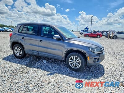 Czwarte zdjęcie samochodu z boku: 2013 VOLKSWAGEN TIGUAN S VIN:WVGAV3AX5DW620991 - miniatura