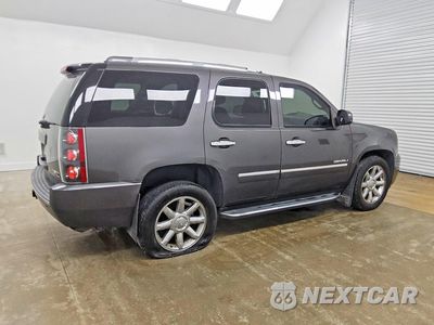 Trzecie zdjęcie samochodu z tyłu: 2010 GMC YUKON DENALI VIN:1GKUKEEF5AR124501 - miniatura