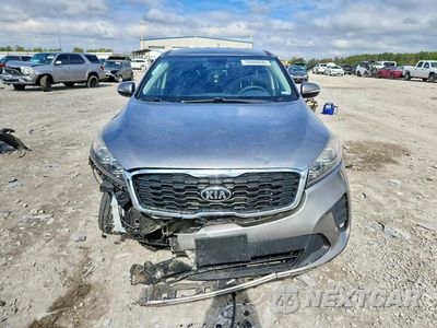 Piąte zdjęcie samochodu w środku: 2019 KIA SORENTO LX V6 VIN:5XYPG4A59KG475722 - miniatura