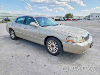 Czwarte zdjęcie samochodu z boku: 2006 LINCOLN TOWN CAR SIGNATURE LIMITED VIN:1LNHM82V96Y626151 - miniatura