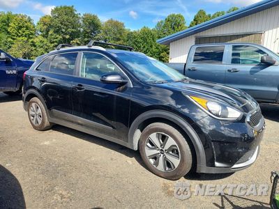 Czwarte zdjęcie samochodu z boku: 2019 KIA NIRO LX VIN:KNDCB3LC7K5246631 - miniatura