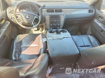 Zdjęcie 8 z 13 samochodu: 2010 CHEVROLET SUBURBAN C1500 LS VIN:1GNUCHE09AR101848 - miniatura
