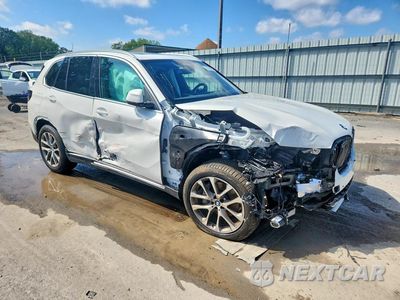 Czwarte zdjęcie samochodu z boku: 2025 BMW X5 XDRIVE40I VIN:5UX23EU05S9Z93306 - miniatura