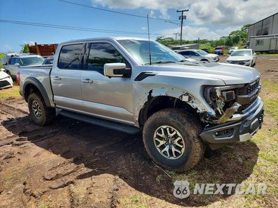 Czwarte zdjęcie samochodu z boku: 2022 FORD F150 RAPTOR VIN:1FTFW1RG6NFA10096 - miniatura