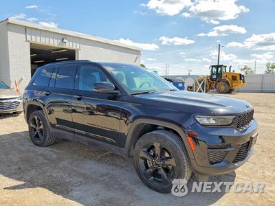 Czwarte zdjęcie samochodu z boku: 2024 JEEP GRAND CHEROKEE LAREDO VIN:1C4RJHAG7RC168390 - miniatura