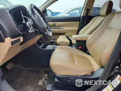 Zdjęcie 7 z 13 samochodu: 2016 MITSUBISHI OUTLANDER GT VIN:JA4JZ4AX4GZ020930 - miniatura