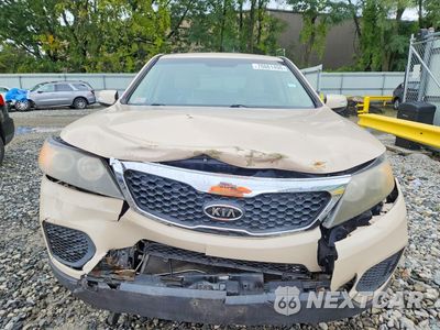 Piąte zdjęcie samochodu w środku: 2012 KIA SORENTO LX VIN:5XYKT3A11CG194528 - miniatura