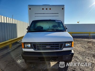 Piąte zdjęcie samochodu w środku: 2005 FORD E450 BOX TRUCK VIN:1FDXE45P25HB44165 - miniatura