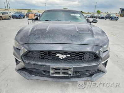 Piąte zdjęcie samochodu w środku: 2020 FORD MUSTANG VIN:1FA6P8TH2L5127044 - miniatura