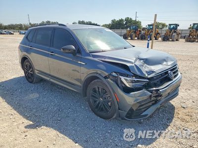 Czwarte zdjęcie samochodu z boku: 2022 VOLKSWAGEN TIGUAN SE R-LINE BLACK VIN:3VVCB7AX0NM078358 - miniatura