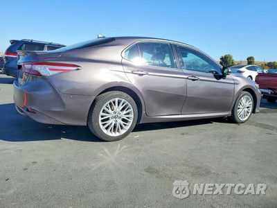 Trzecie zdjęcie samochodu z tyłu: 2020 TOYOTA CAMRY XLE VIN:4T1F31AKXLU011524 - miniatura