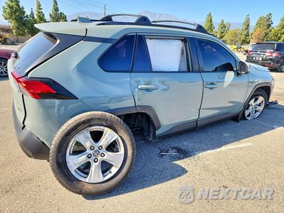 Trzecie zdjęcie samochodu z tyłu: 2021 TOYOTA RAV4 XLE VIN:2T3W1RFV2MW164396 - miniatura