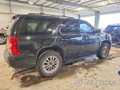 Trzecie zdjęcie samochodu z tyłu: 2011 CHEVROLET TAHOE K1500 LT VIN:1GNSKBE02BR117334 - miniatura