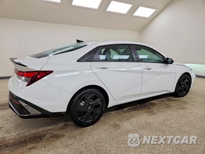 Trzecie zdjęcie samochodu z tyłu: 2026 HYUNDAI ELANTRA SEL SPORT VIN:KMHLM4DG8TU186220 - miniatura