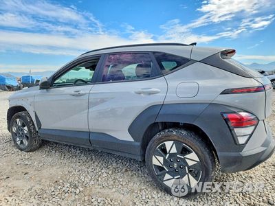 Drugie zdjęcie samochodu z przodu: 2024 HYUNDAI KONA SEL VIN:KM8HBCAB7RU149294 - miniatura