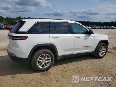 Trzecie zdjęcie samochodu z tyłu: 2025 JEEP GRAND CHEROKEE LAREDO VIN:1C4RJGAG5SC323020 - miniatura