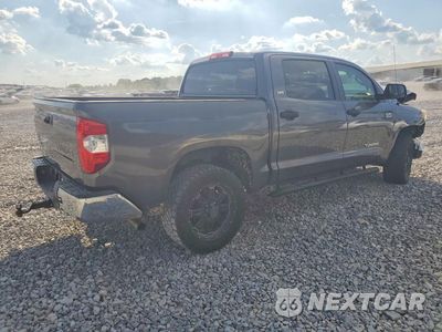 Trzecie zdjęcie samochodu z tyłu: 2017 TOYOTA TUNDRA SR5 VIN:5TFDW5F16HX628290 - miniatura