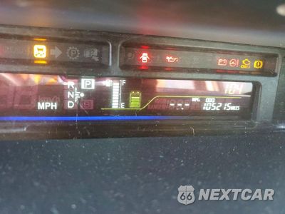 Zdjęcie 9 z 12 samochodu: 2014 TOYOTA PRIUS V TWO VIN:JTDZN3EU7E3304440 - miniatura