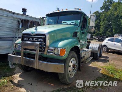 2004 MACK GRANITE SEMI TRUCK 1M2AG10Y54M013932 - główne zdjęcie licytacji z USA - miniatura